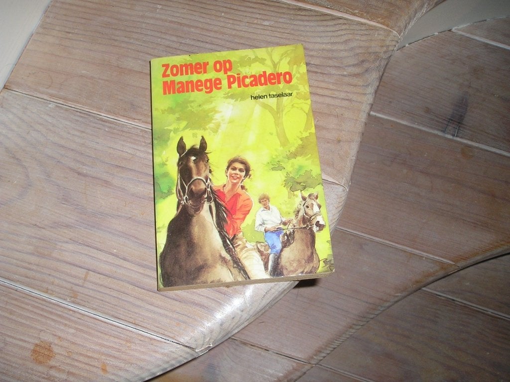 Helen Taselaar - Zomer op Manege Picadero, Ophalen of Verzenden, Gelezen, Helen Taselaar