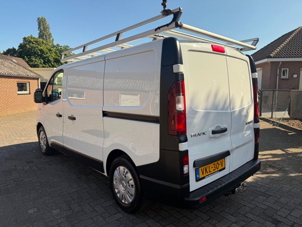 Renault Trafic 2.0 dCi 120 T29 L1 2x schuifdeur navi euro 6, Voorwielaandrijving, Gebruikt, Euro 6, 4 cilinders