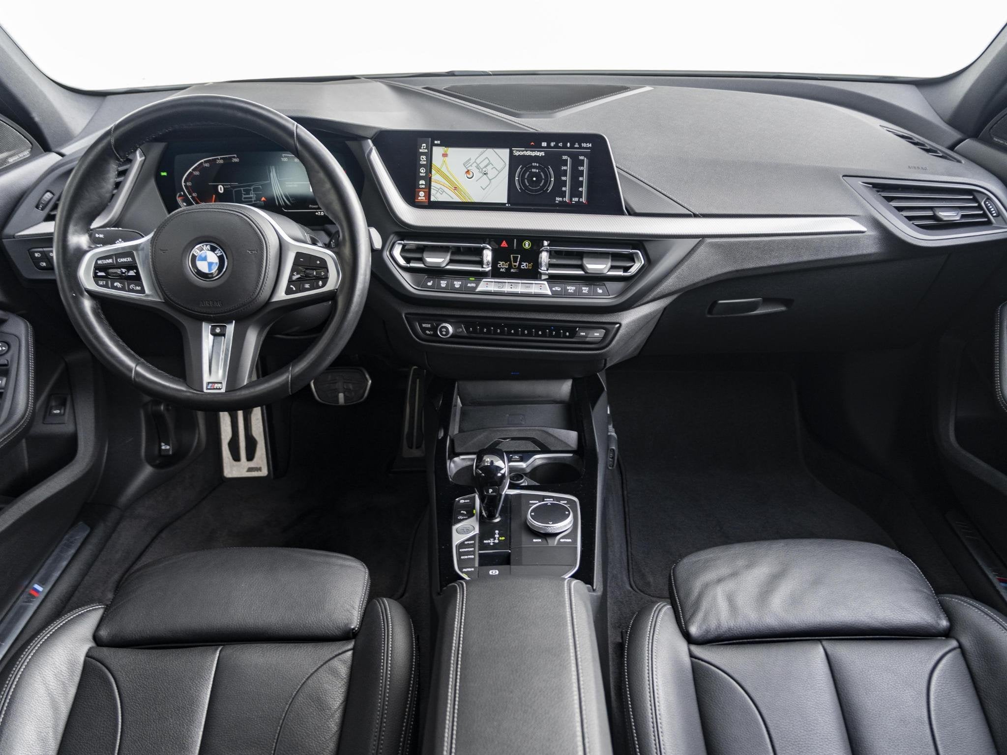 BMW 1 Serie 120i | M Sport | Innovation Pack | Head-Up Displ, Auto's, BMW, 1998 cc, 730 kg, Gebruikt, 4 cilinders