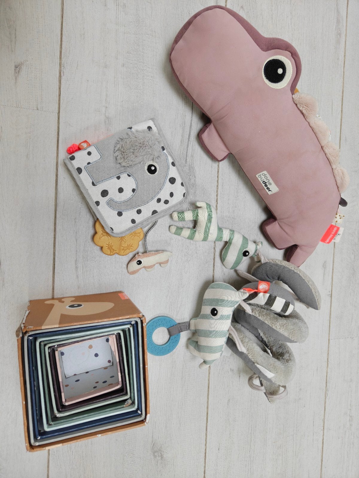 Done by Deer speelgoedset: knuffel, spiraal en stapelblokken, Ophalen of Verzenden, Gebruikt, Overige typen