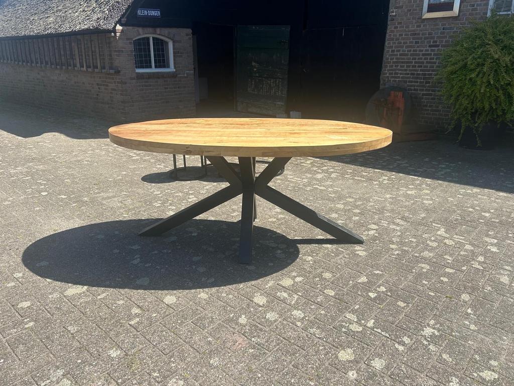 Ovale eettafel mangohout zwart metaal, Huis en Inrichting, Tafels | Eettafels, Ophalen, 100 tot 150 cm, Zo goed als nieuw, Vijf personen of meer