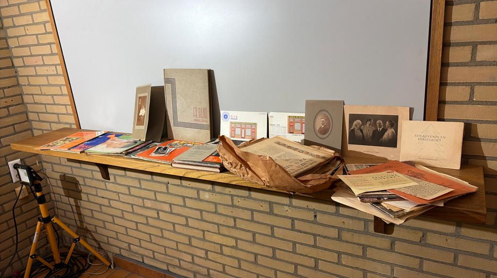Huisvondst diverse originele militaria 2e wereldoorlog, Ophalen of Verzenden, Overige soorten, Nederland, Boek of Tijdschrift