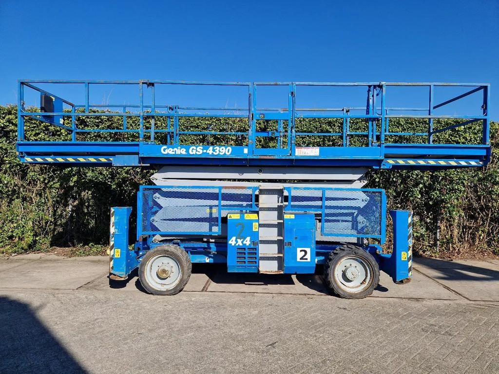 Genie GS-4390 (15,5 mtr werkhoogte) (bj 2009)