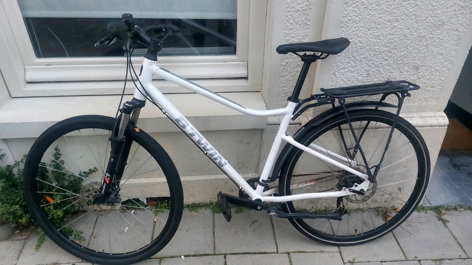 B'Twin Riverside 500 M hybride fiets, Fietsen en Brommers, Versnellingen, Zo goed als nieuw, Schijfrem, Ophalen