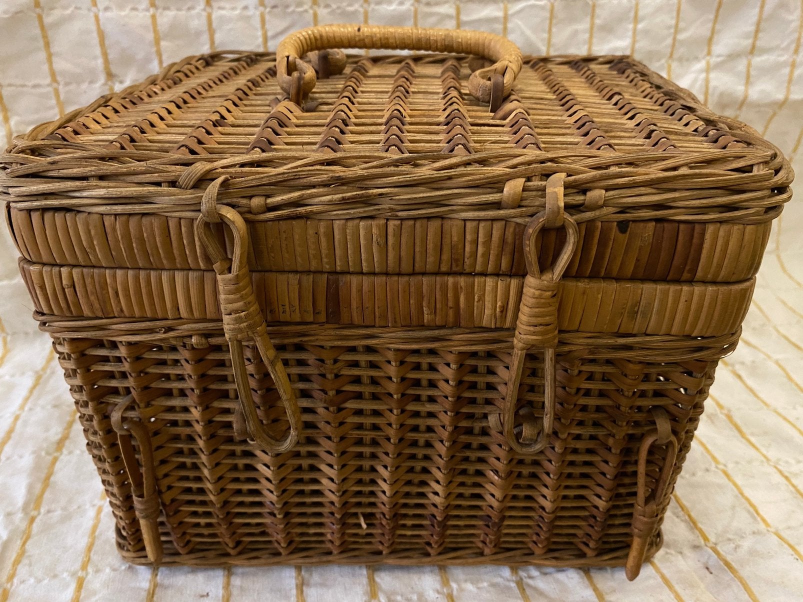 Gevlochten draagmandje, Huis en Inrichting, Woonaccessoires | Schalen en Manden, Gevlochten, Mand, Vierkant, Ophalen of Verzenden