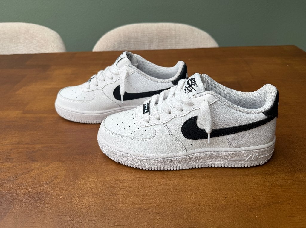 ** Nike Air Force 1 Low (GS) White Black | maat 38 **, Kinderen en Baby's, Jongen of Meisje, Schoenen, Ophalen of Verzenden, Zo goed als nieuw