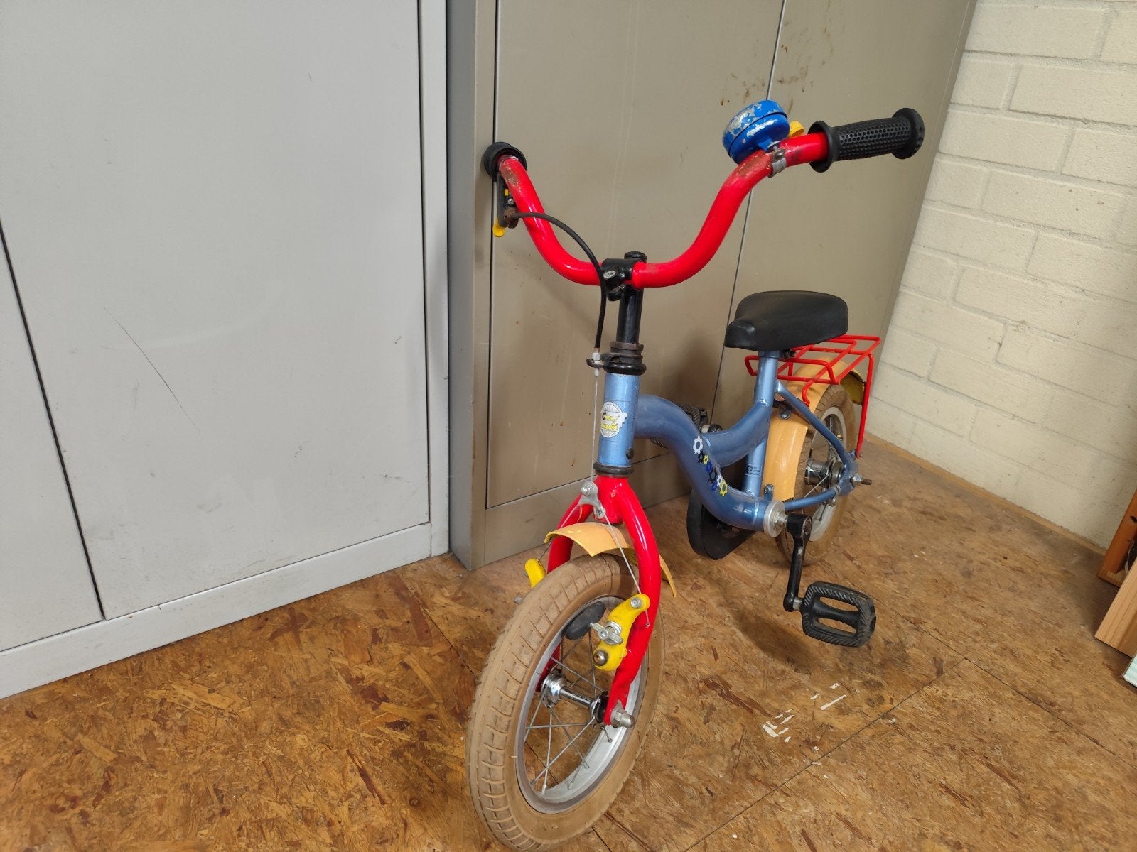 Loekie Cool kinderfiets 12,5 inch, Fietsen en Brommers, Ophalen, Zijwieltjes, Gebruikt, Velgrem