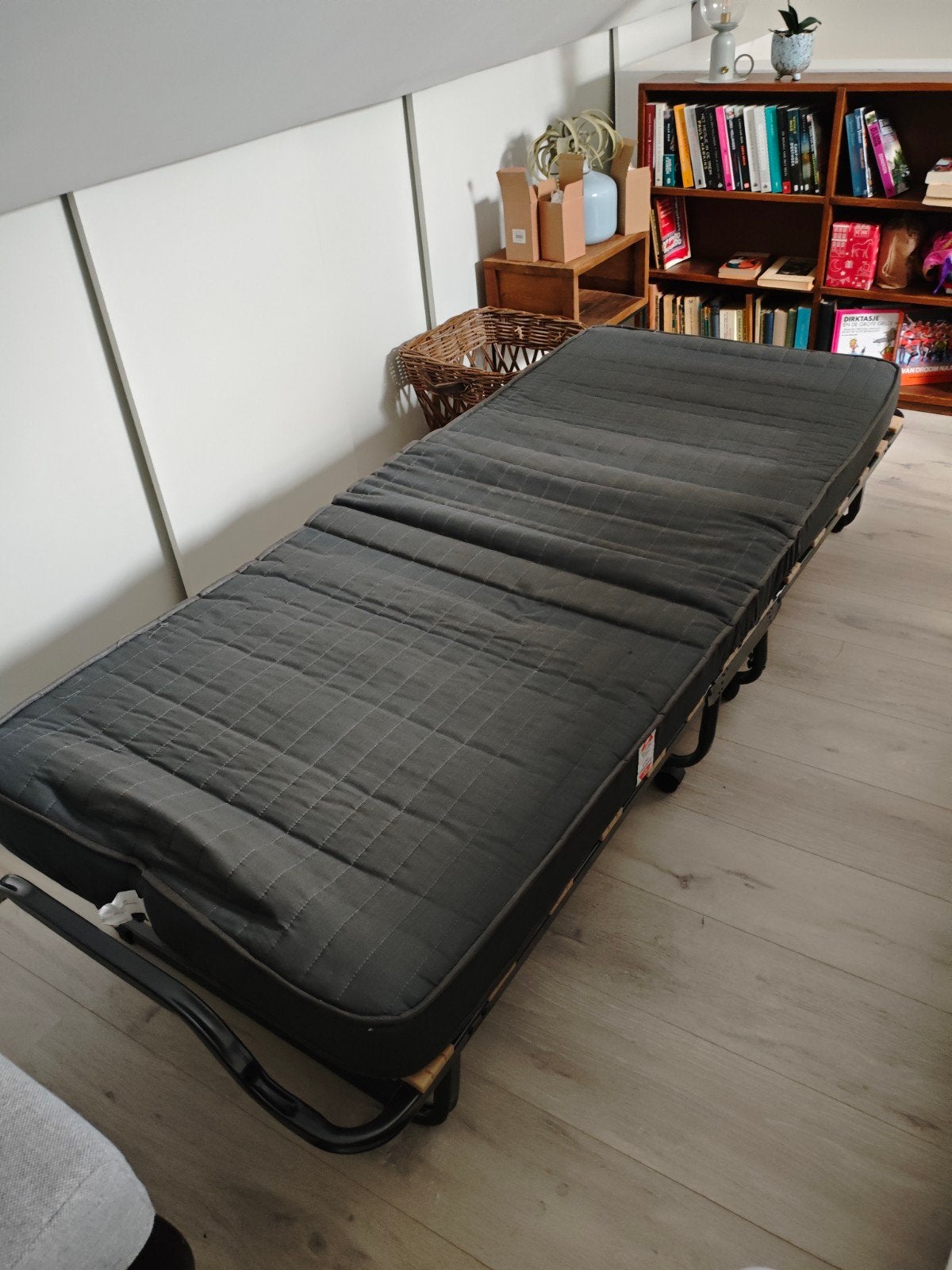 Opvouwbaar logeerbed met matras en hoes, Ophalen, Verstelbaar, Eenpersoons, Zo goed als nieuw