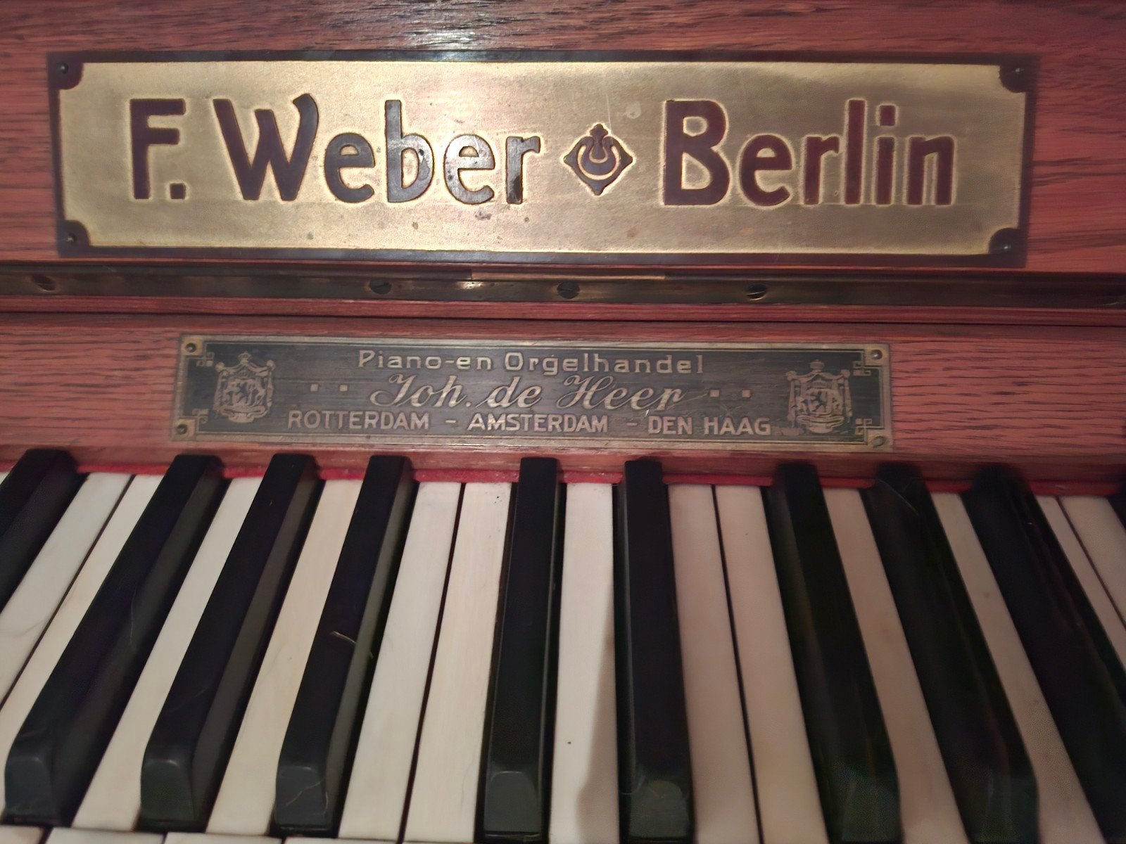 Piano F.Weber en Berlin GRATIS, Muziek en Instrumenten, Ophalen, Gebruikt, Bruin