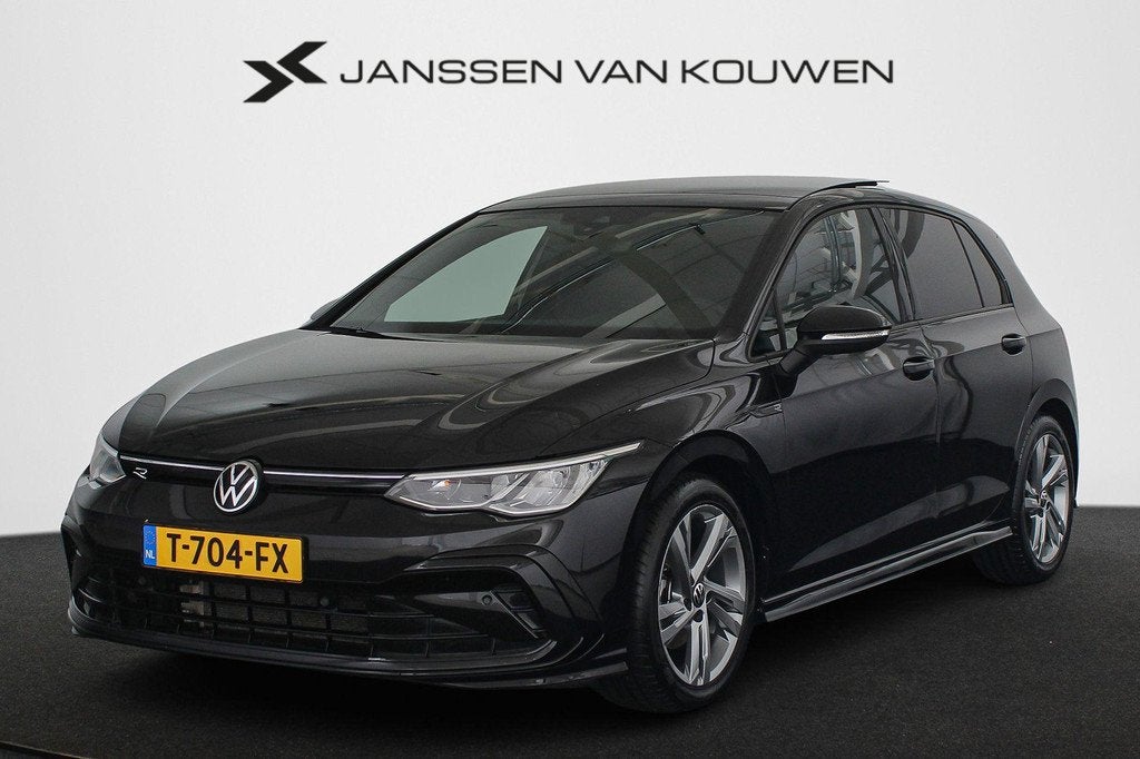 Volkswagen Golf 1.5 eTSI R-Line Panoramadak Stoel-Stuurverwa, Stof, Euro 6, 4 cilinders, Zwart