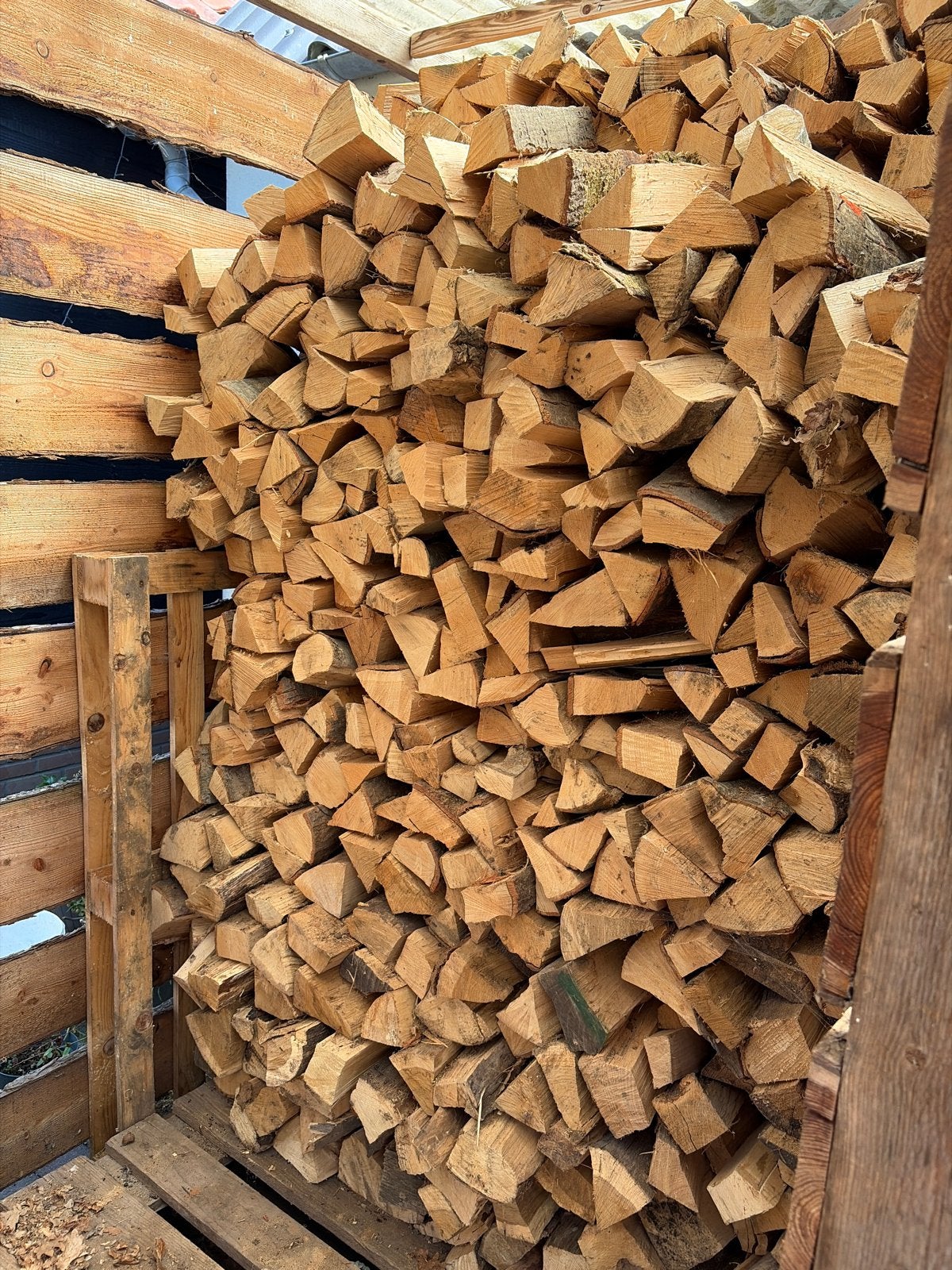 3,5 kuub Mix eik, beuk en es gedroogd haardhout, Tuin en Terras, Haardhout, Minder dan 3 m³, Ophalen, Eikenhout, Blokken