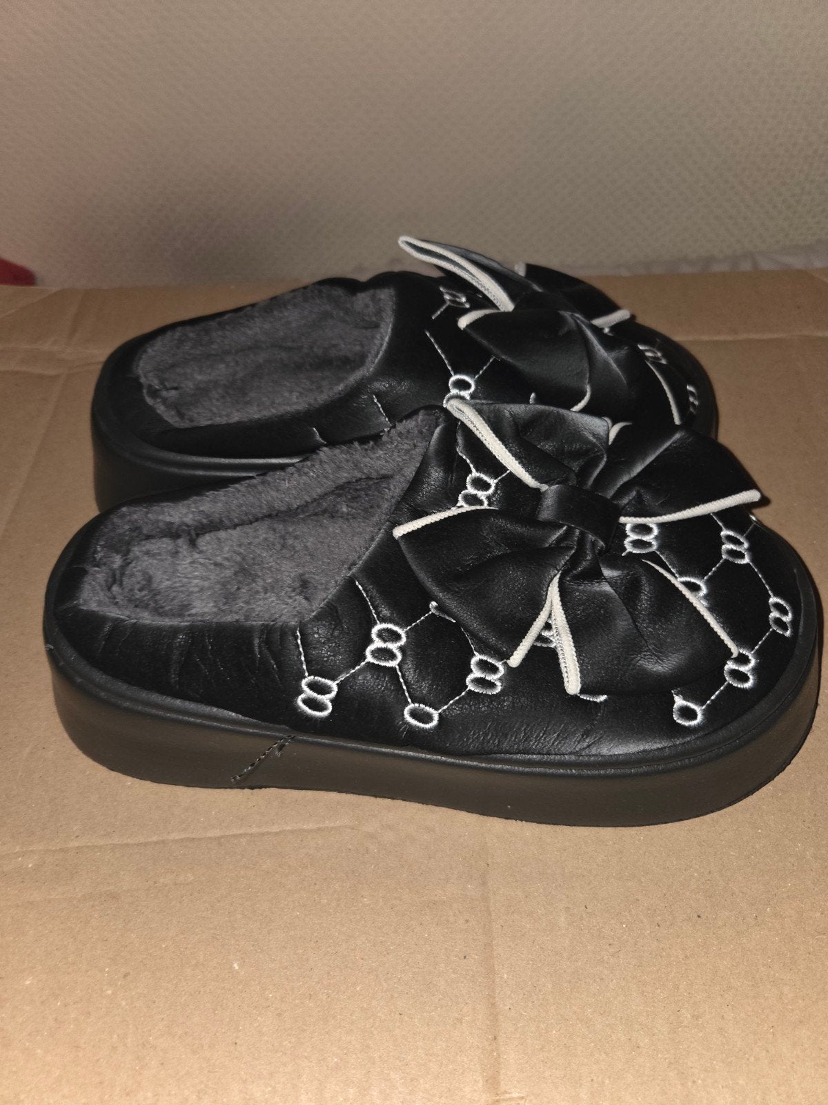 Sloffen, Kleding | Dames, Zwart, Ophalen of Verzenden, Zo goed als nieuw, Pantoffels of Sloffen