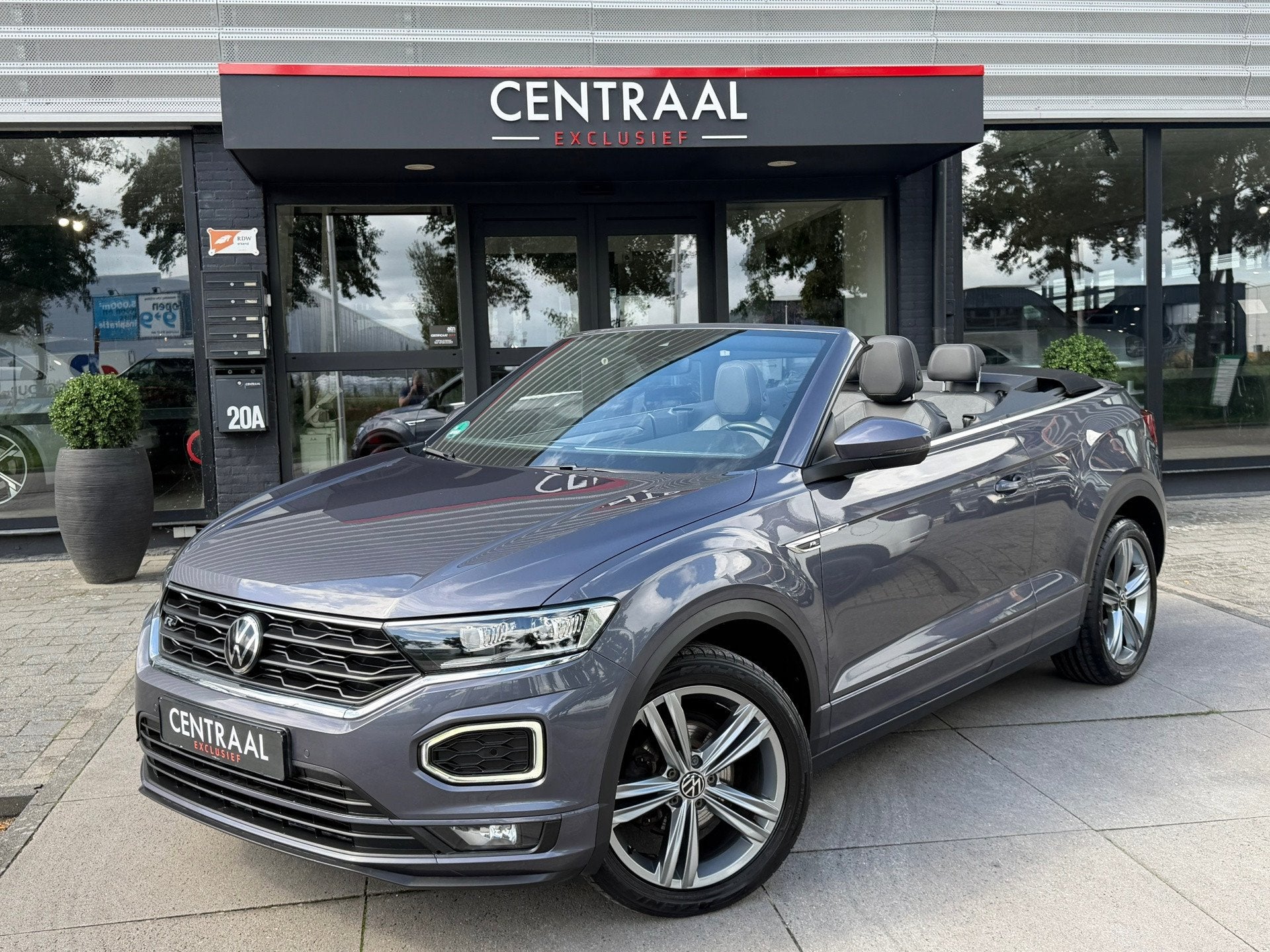 Volkswagen T-Roc Cabrio 1.5 TSI R-Line ACC|Carplay|DSG|150PK, Auto's, Dealer onderhouden, 4 cilinders, 4 stoelen, Origineel Nederlands