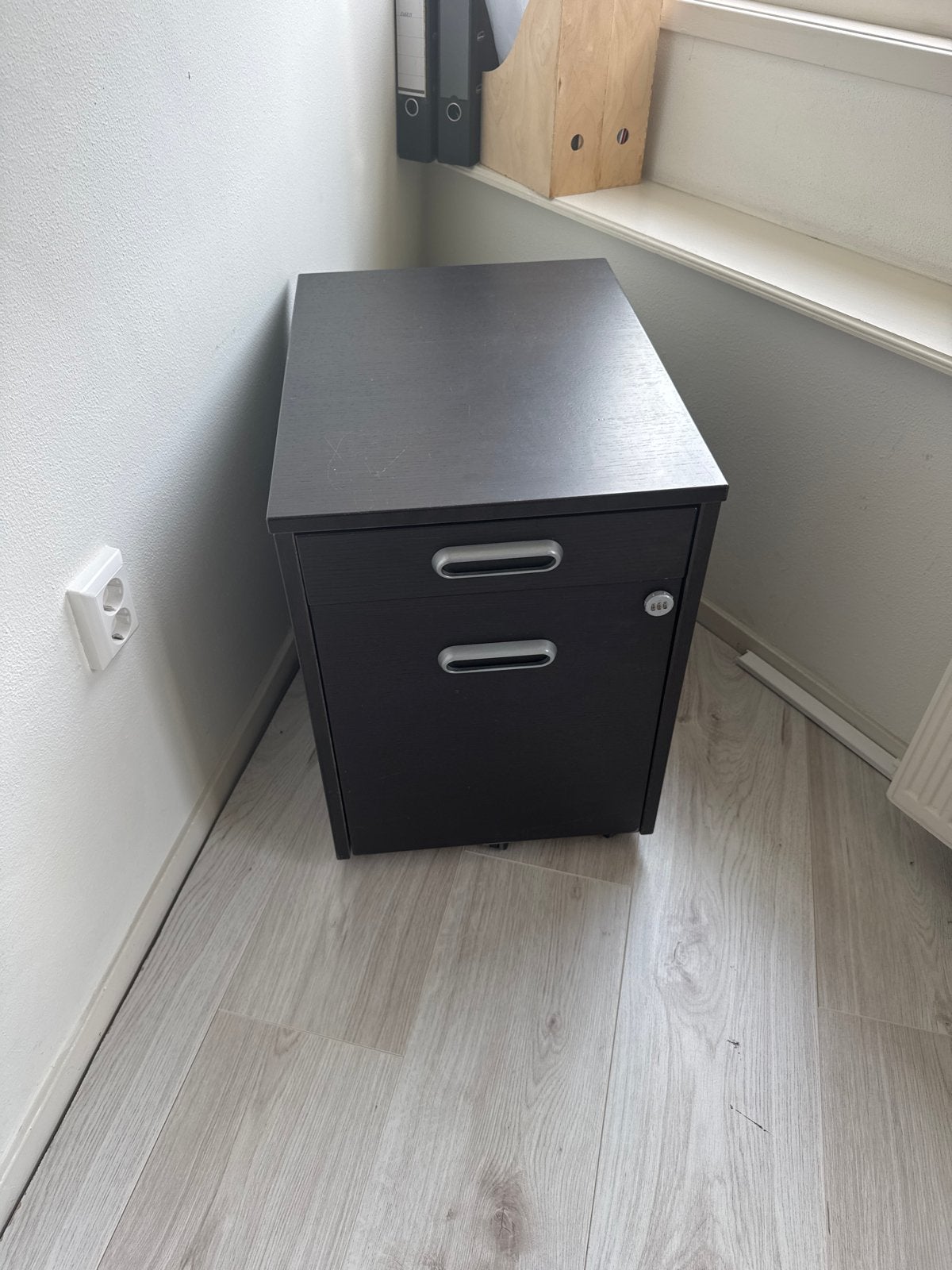 Gratis ladeblok dossiers met slot - 1 wieltje kapot, Ophalen, Gebruikt