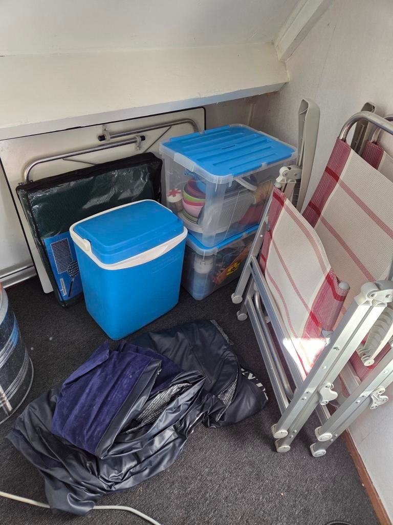 Kampeer artikelen servies etc incl tafel en 2 dukdalfstoelen, Ophalen, Nieuw