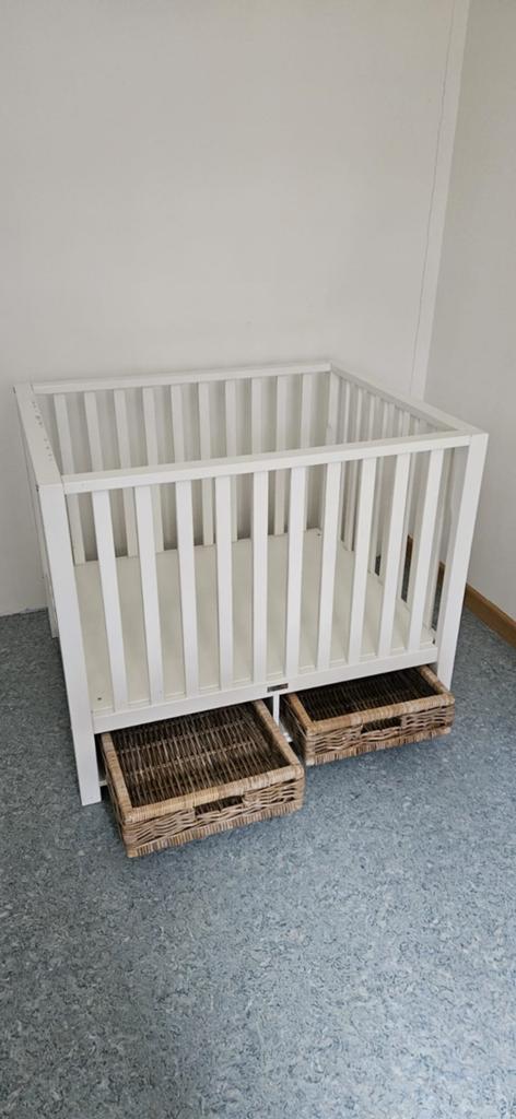 Witte box met rieten opberglades, Kinderen en Baby's, Ophalen, Gebruikt, Boxkleed