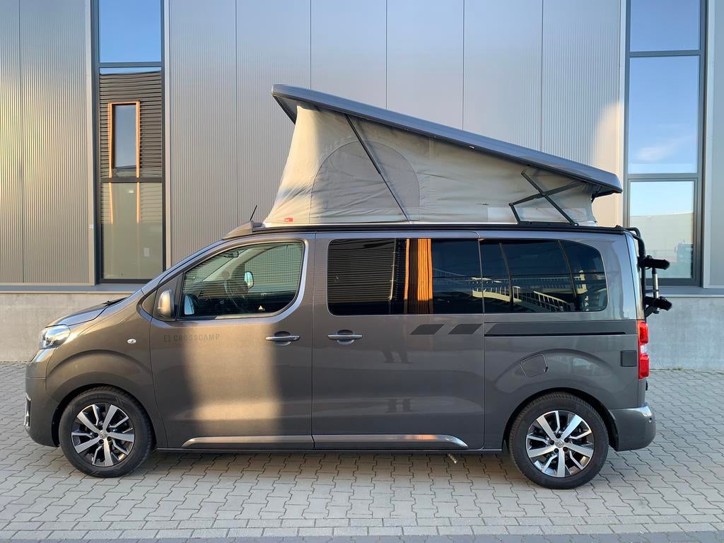 Toyota Crosscamp 2022 177pk Automaat, Caravans en Kamperen, Automaat, Buscamper of Camperbus, Koelkast, Diesel