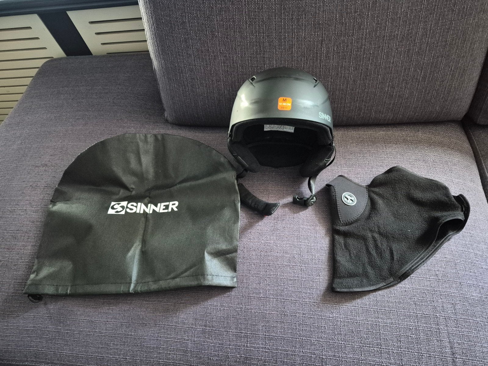 Sinner Skihelm Maat M (57-58 cm) met Balaclava, Overige merken, Gebruikt, Overige typen, Ophalen of Verzenden