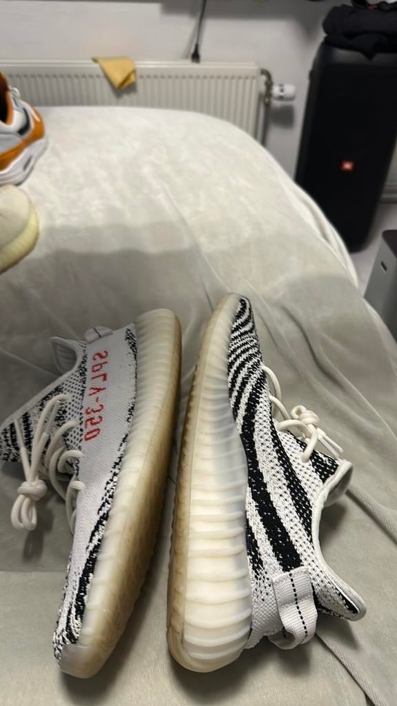 Yeezy 350 zebra maat 44, Ophalen of Verzenden