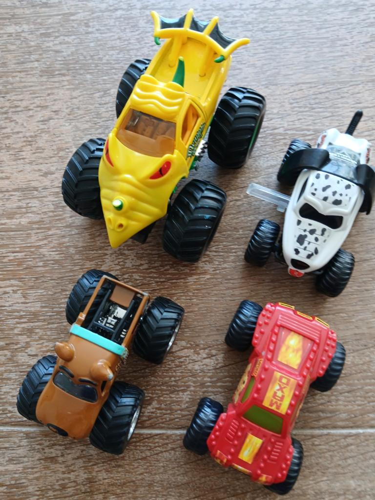A04 Autootjes Monsterjam, Kinderen en Baby's, Speelgoed | Speelgoedvoertuigen, Ophalen, Gebruikt
