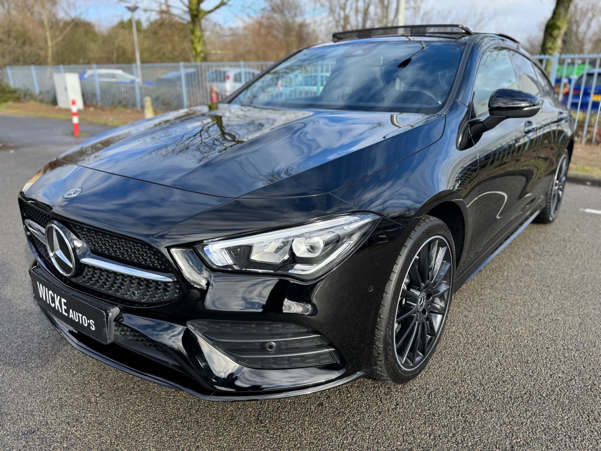 Mercedes-Benz CLA-klasse Shooting Brake 250 e AMG Panorama L, Auto's, CLA, Gebruikt, 4 cilinders, Zwart