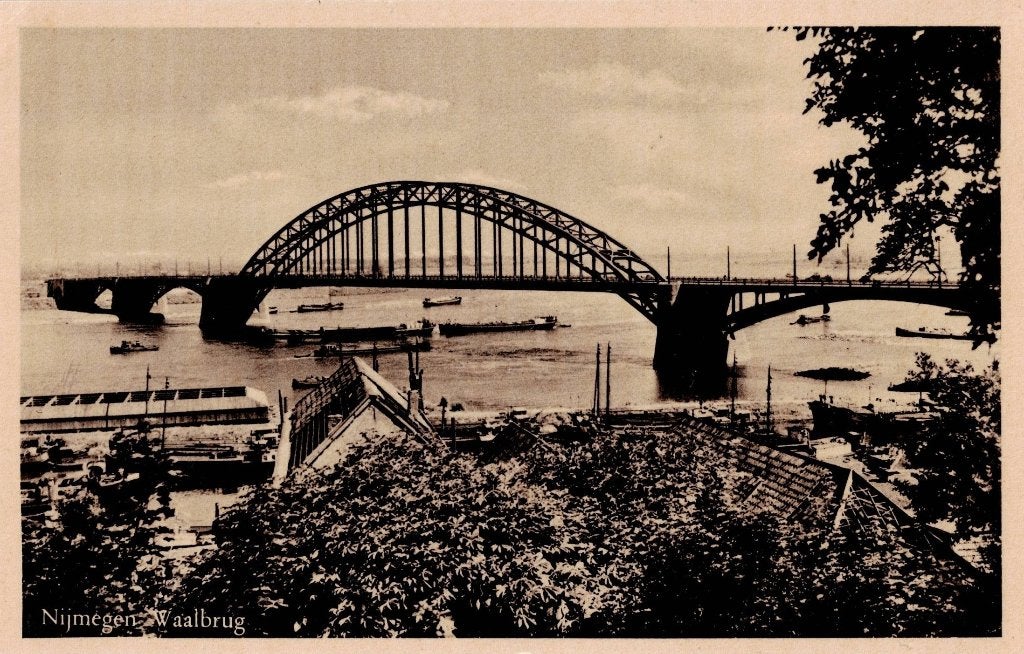 Nijmegen – Waalbrug., Ophalen of Verzenden, 1940 tot 1960, Ongelopen, Gelderland
