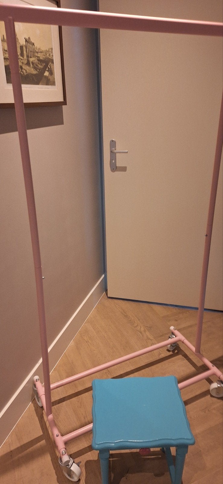 Lichtroze kledingrek op wielen - Nieuwstaat, Ophalen, Nieuw, 50 tot 100 cm, Metaal