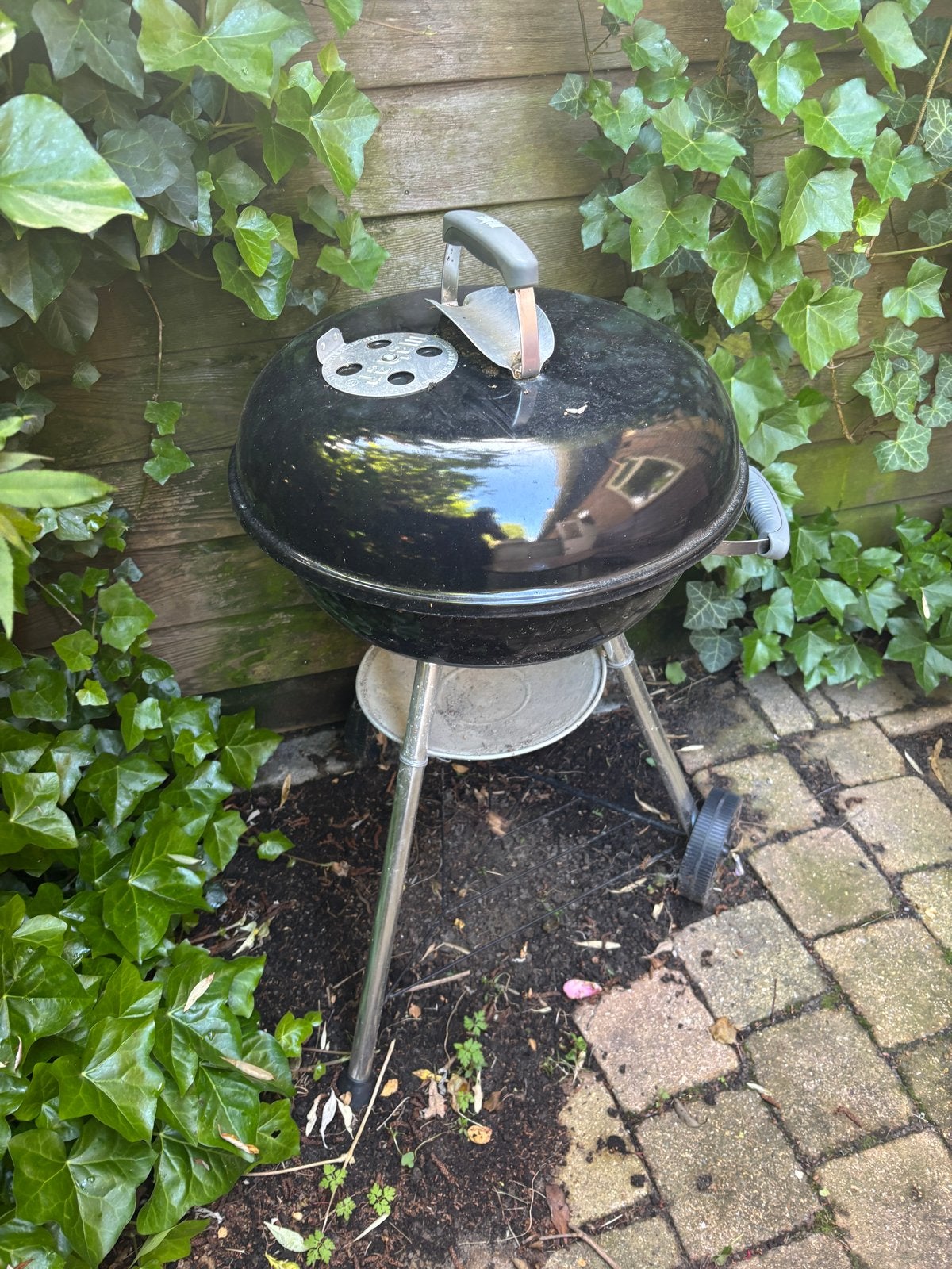 Weber barbecue op wielen - met hoes, Ophalen, Gebruikt