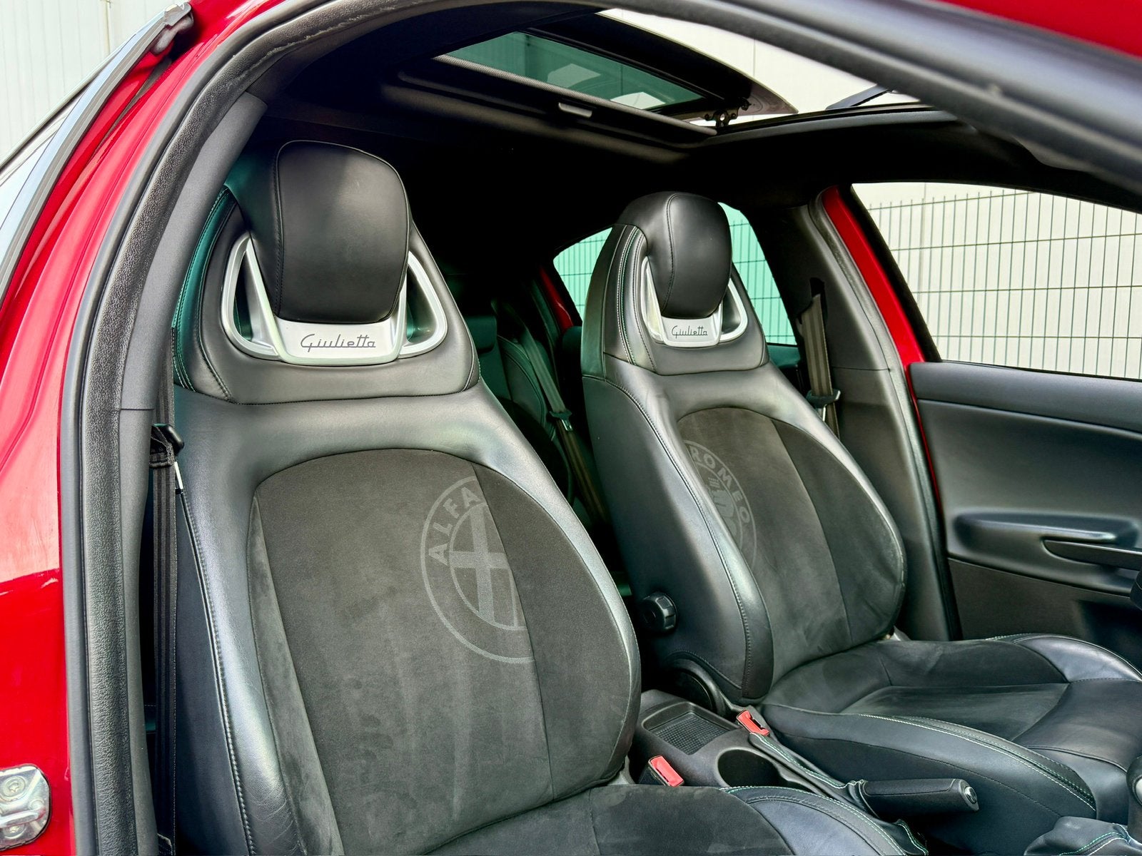Alfa Romeo Giulietta 1.750 TBI AUT 2015 Rood, Auto's, 15 km/l, 4 cilinders, Bedrijf, 1000 kg