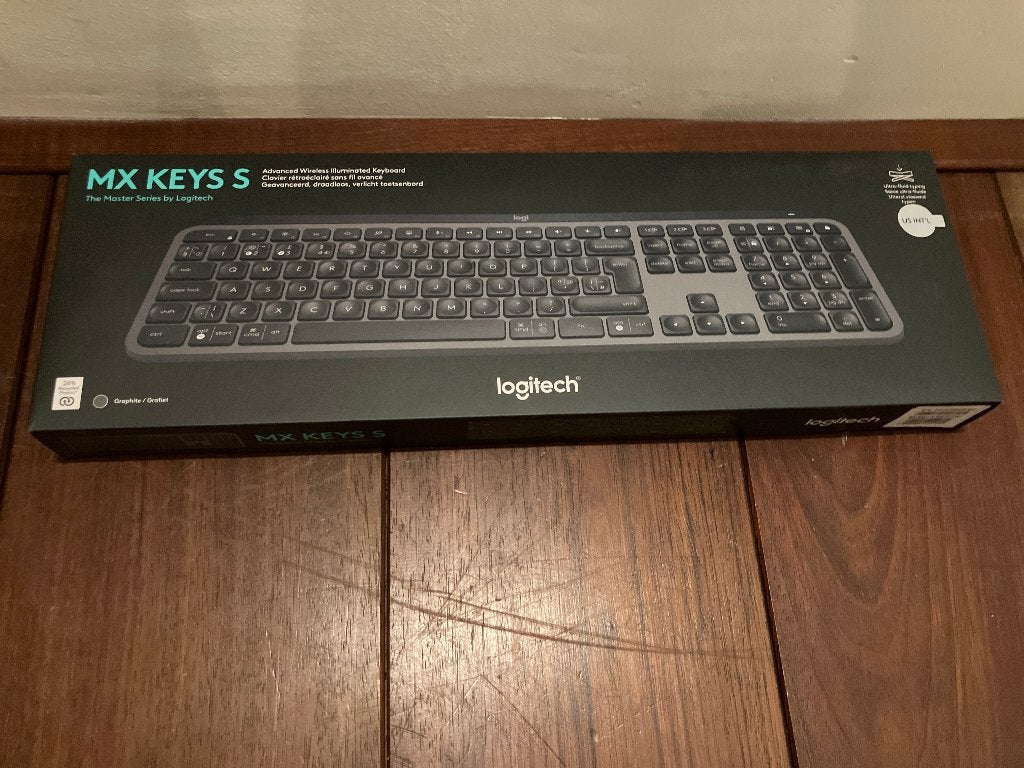 Logitech draadloos toetsenbord qwerty, Computers en Software, Toetsenborden, Multimediatoetsen, Logitech, Nieuw, Ophalen of Verzenden