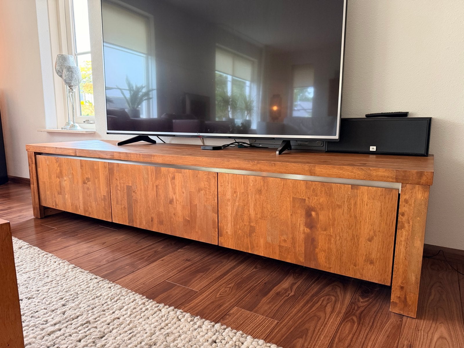 Massief Noten houten tv-meubel met opbergruimte, Huis en Inrichting, Ophalen, Gebruikt, 150 tot 200 cm, Minder dan 100 cm