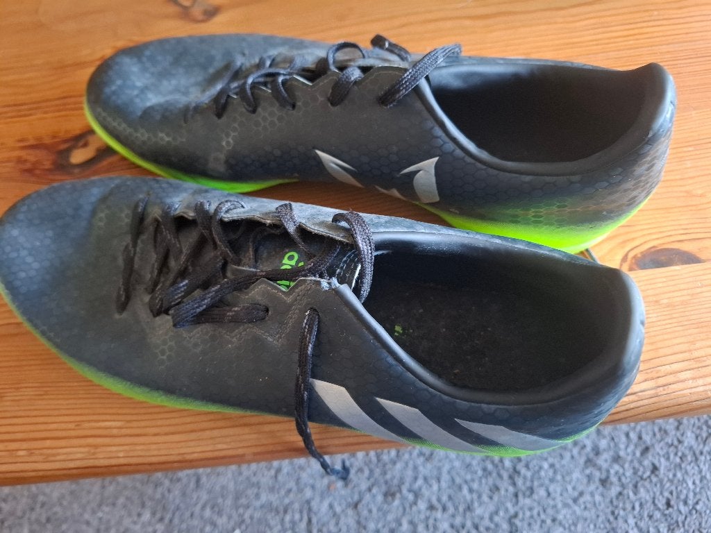 Sport schoen Adidas, Kleding | Heren, Overige kleuren, Sportschoenen, Ophalen of Verzenden, Zo goed als nieuw