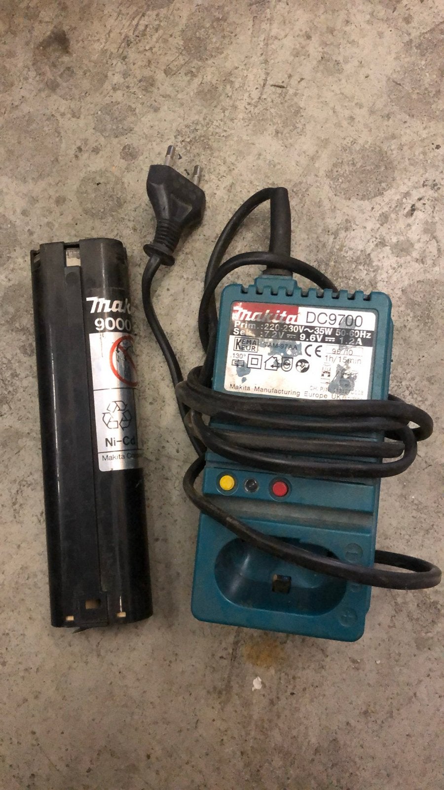 Makita DC9700 acculader met 9.6V Ni-Cd accu, Ophalen of Verzenden, Gebruikt, Overige typen, Makita