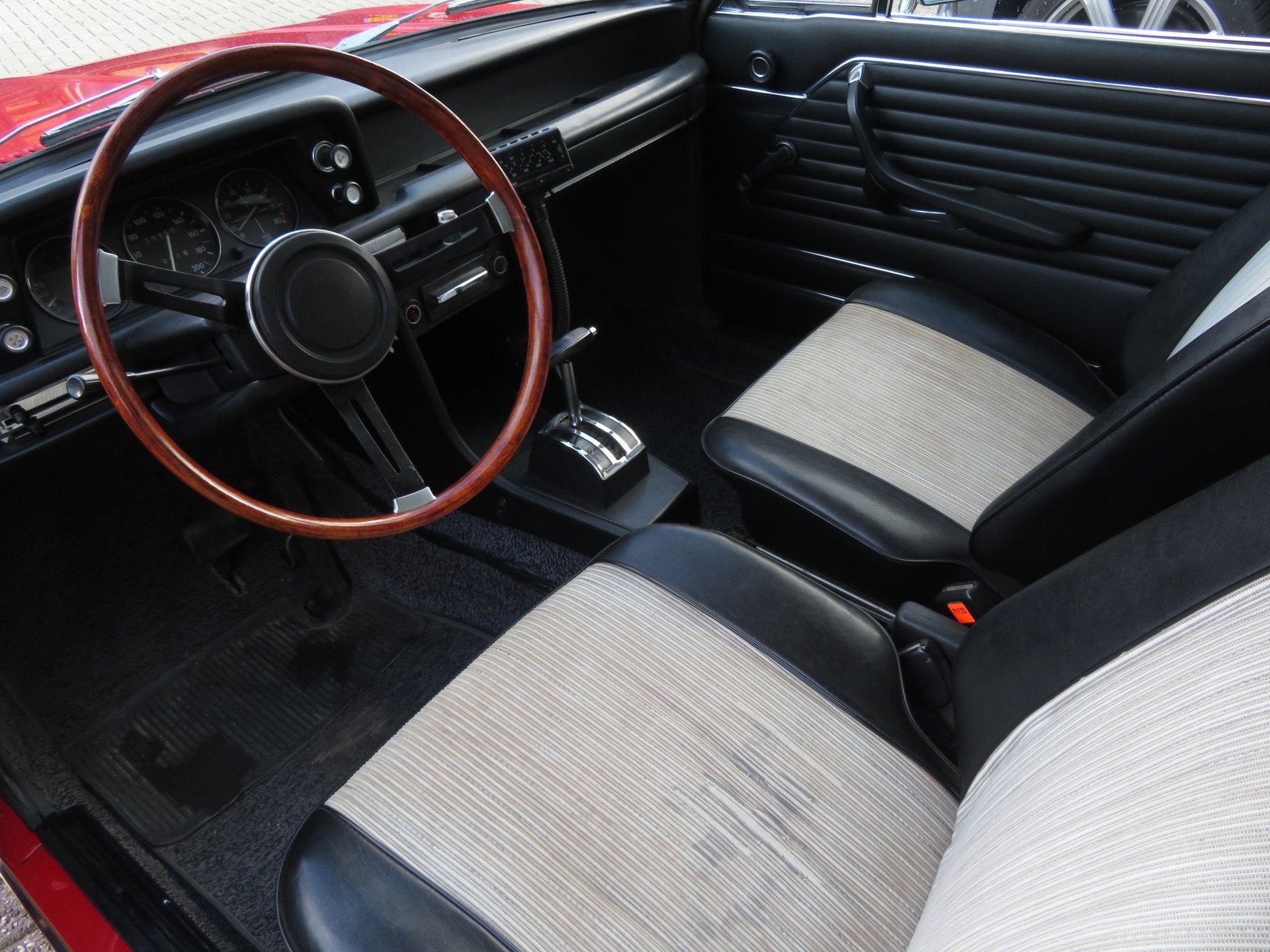 BMW 2000 touring Automaat Body-Off Restauratie Oldtimer, foto 3