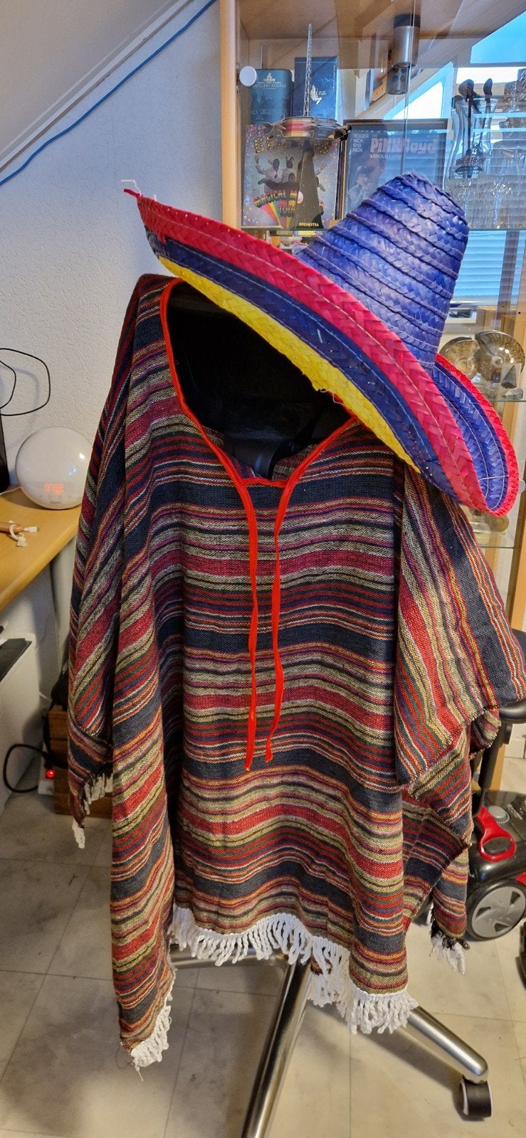 Sombrero en Poncho Feestkleding - 1x Gedragen, Kleding | Dames, Carnavalskleding en Feestkleding, Carnaval, Maat 46/48 (XL) of groter
