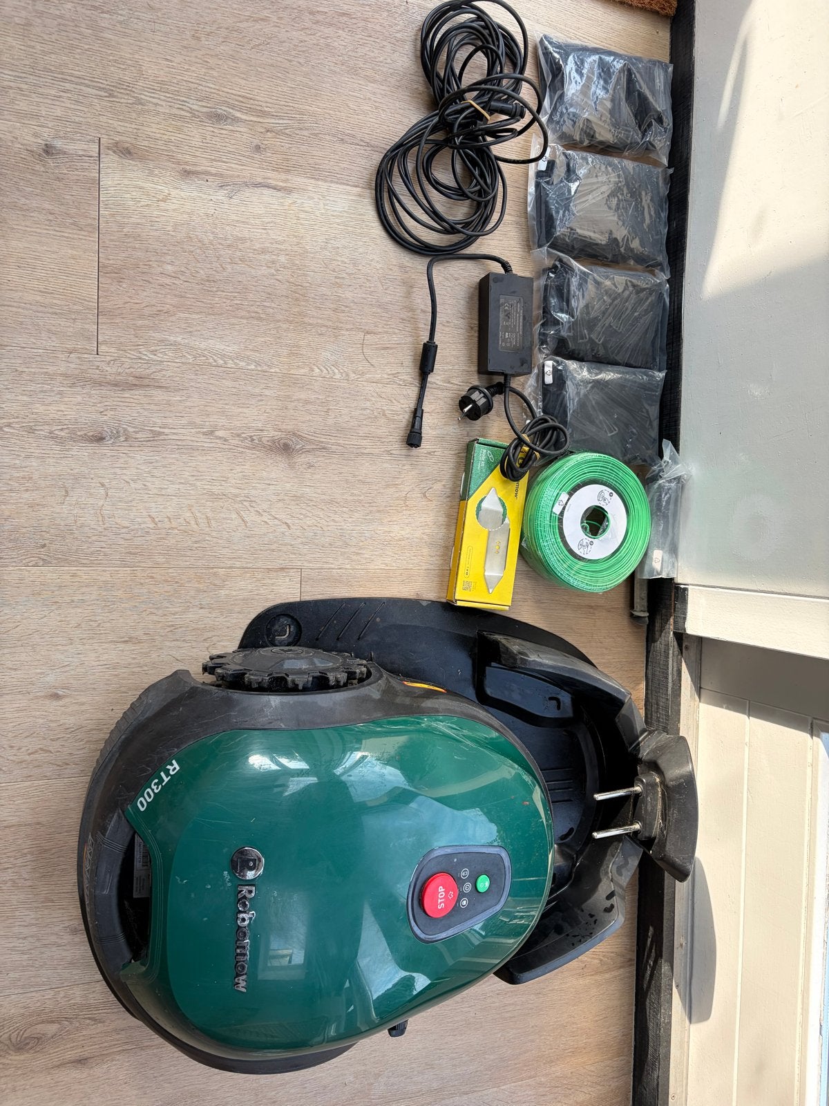 Foto 4 van Robomow RT300 Robotmaaier - Zo goed als nieuw
