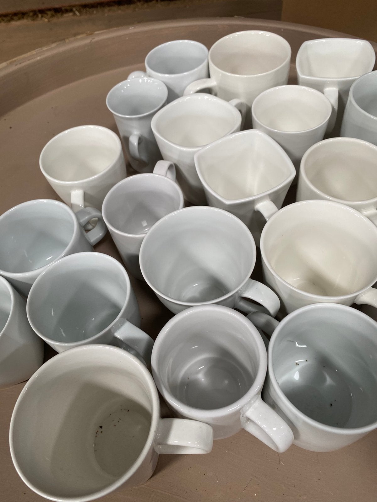 85 witte koffiekopjes, Ophalen, Zo goed als nieuw, Overige stijlen, Kop(pen) en/of Schotel(s)