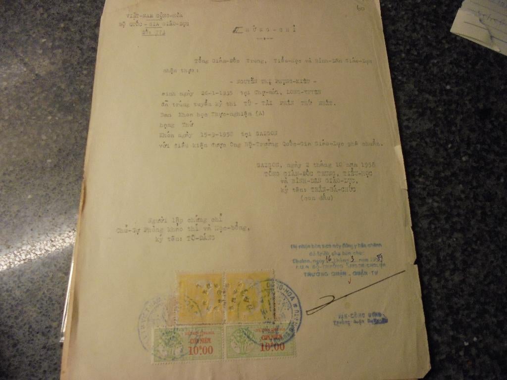 Vietnam. Document School Diploma 1958 met 4 con niem zegels, Ophalen of Verzenden, Buitenland