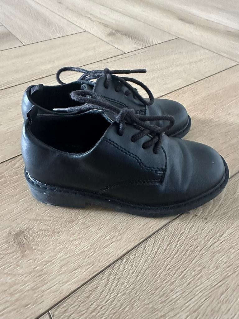 H&M kinder derby nette schoenen zwart veter kostuum kerst 26, Schoenen, Ophalen of Verzenden, Zo goed als nieuw, Jongen