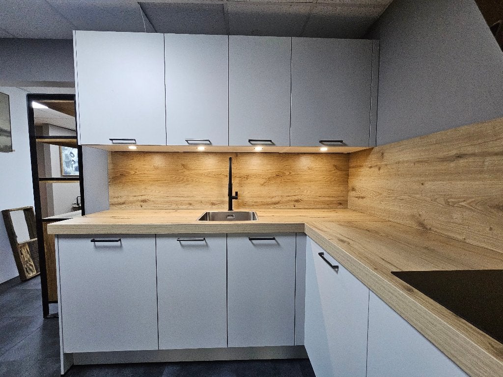 Showroomkeuken zandgrijs met pelgrim apparatuur te koop., Ophalen, 200 cm of meer, Nieuw, 200 cm of meer
