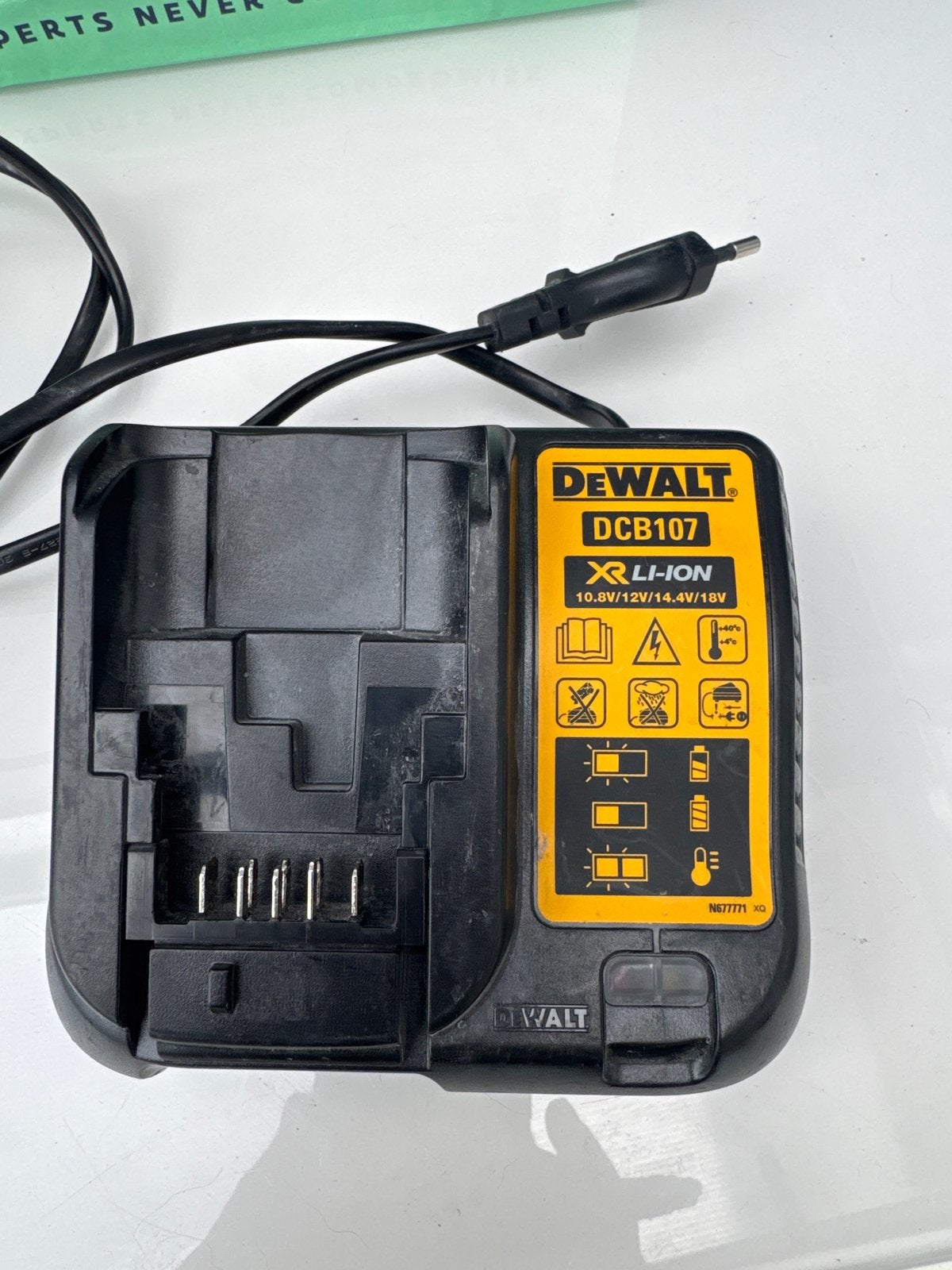 DeWalt DCB107 XR Li-Ion Acculader 10.8V/12V/14.4V/18V, Ophalen of Verzenden, Zo goed als nieuw