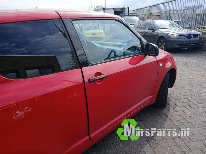 Portier 2Deurs rechts van een Suzuki Swift, Gebruikt, -, Deur, -