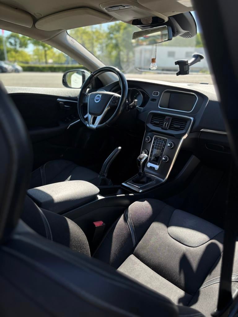 Volvo V40 1.6 T2 120PK 2014 Wit, Auto's, Volvo, Voorwielaandrijving, 1596 cc, 4 cilinders, Wit