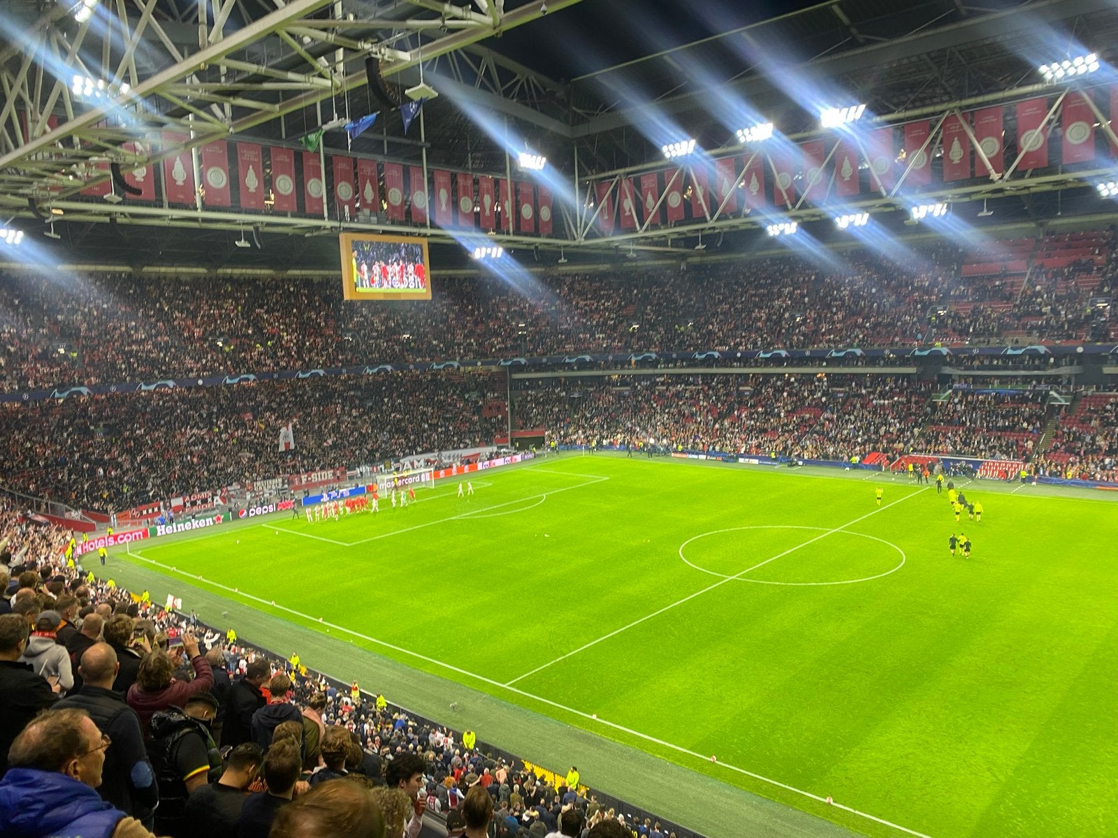 Ajax seizoenskaart 26/27 - 1x stoel vak 419, Seizoenskaart, Twee personen, Mei