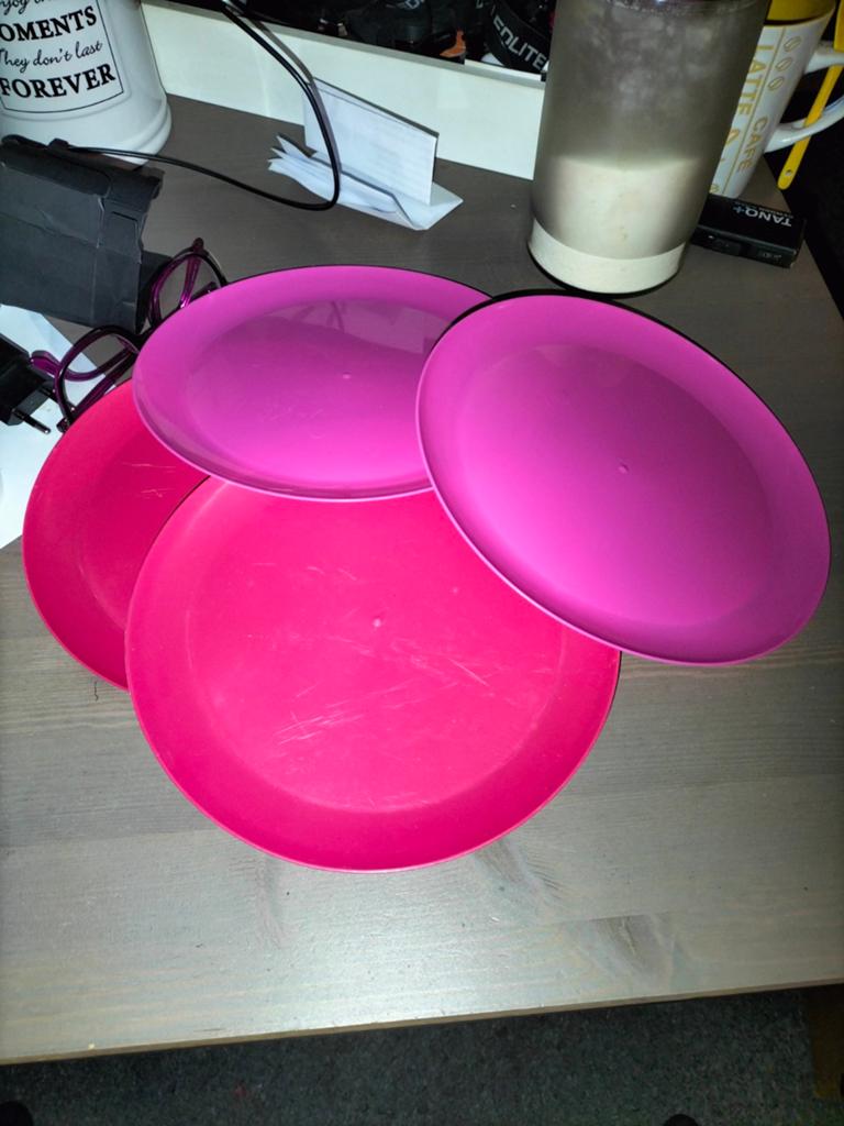 4 plastic bordjes, Ophalen of Verzenden, Zo goed als nieuw