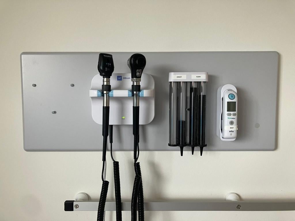 Achterwand met instrumenten voor een Huisartsenpraktijk, Ophalen, Zo goed als nieuw
