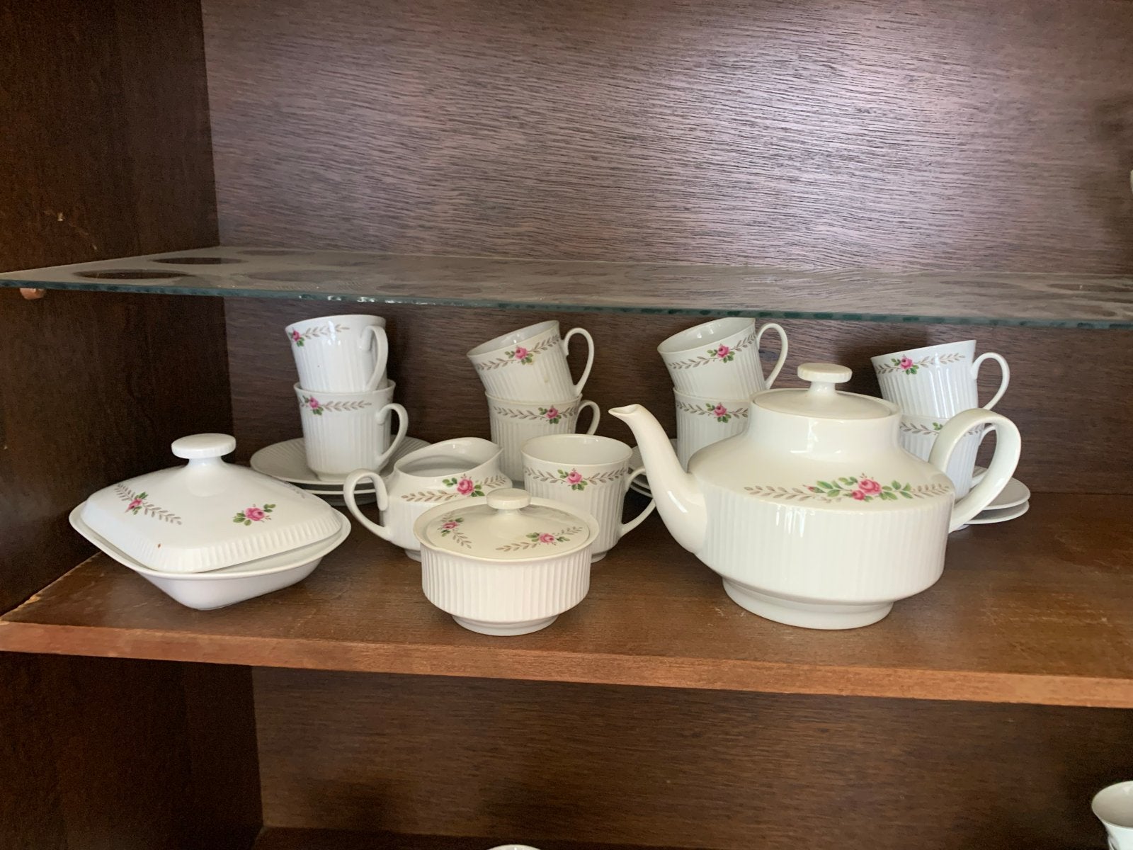 Vintage servies set met rozenmotief - compleet, Ophalen, Overige merken, Keramiek, Vintage