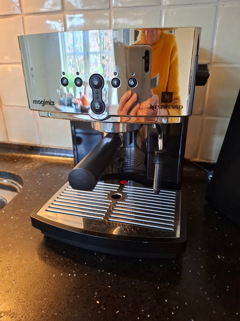 Nespresso koffieaparaat, Koffiepads en cups, Gebruikt, Espresso apparaat, Ophalen of Verzenden