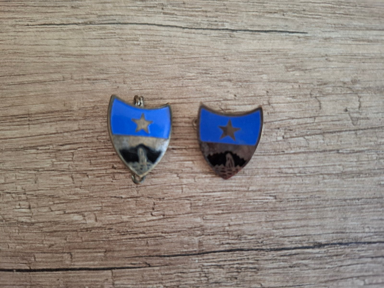 2x antieke speld religie, Ophalen of Verzenden