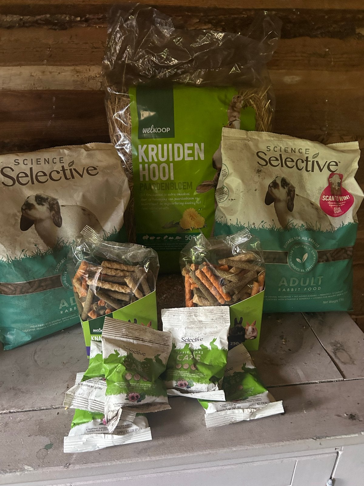 Konijnenvoer, hooi en snoepjes te koop, Ophalen of Verzenden